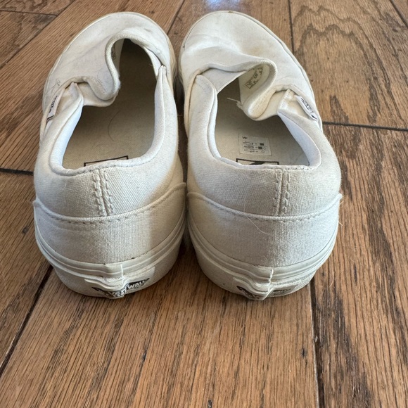 Women’s White Slip on Vans. Size 8. - Picture 4 of 6